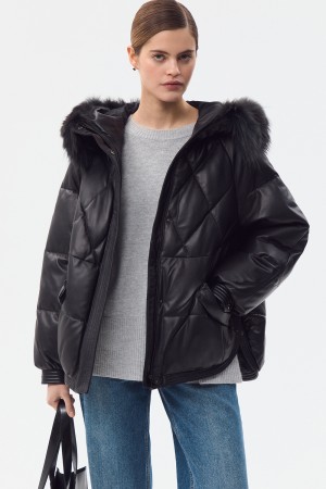 утепленная кожаная куртка с капюшоном фотография