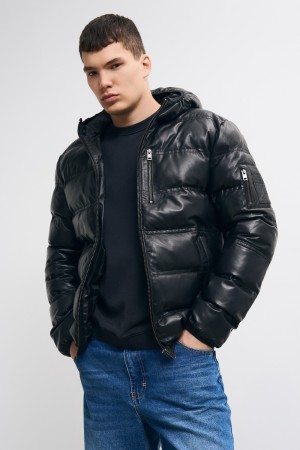 утепленная кожаная куртка с капюшоном фотография