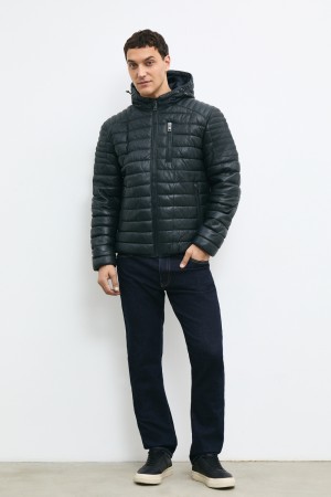 утепленная кожаная куртка с капюшоном фотография