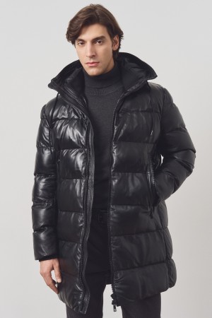 утепленная кожаная куртка с капюшоном фотография