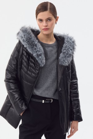 утепленная кожаная куртка с капюшоном фотография