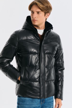 утепленная кожаная куртка с капюшоном фотография