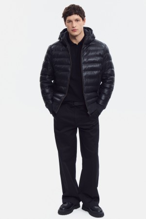 утепленная кожаная куртка с капюшоном фотография