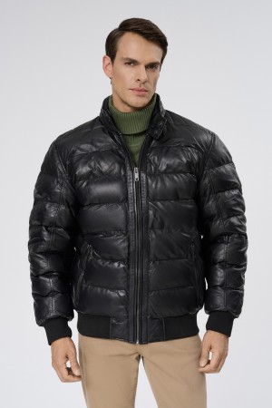 утепленная кожаная куртка фотография