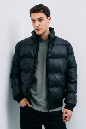 утепленная кожаная куртка фотография