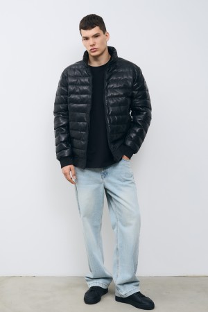 утепленная кожаная куртка фотография