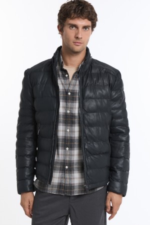 утепленная кожаная куртка фотография