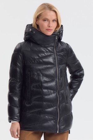 утепленная куртка из натуральной кожи фотография