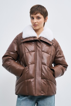 утепленная куртка из натуральной кожи фотография