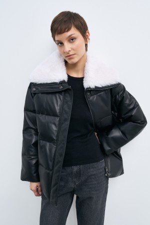 утепленная куртка из натуральной кожи фотография