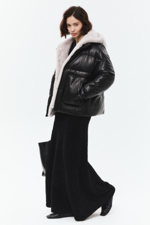 утепленная куртка из натуральной кожи фотография