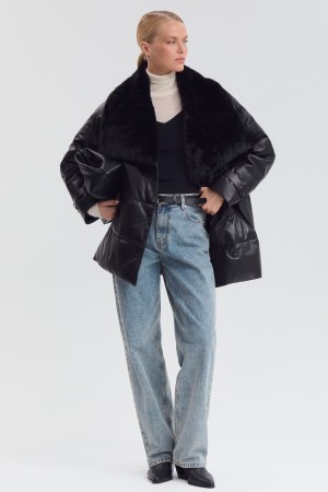 утепленная куртка из натуральной кожи фотография