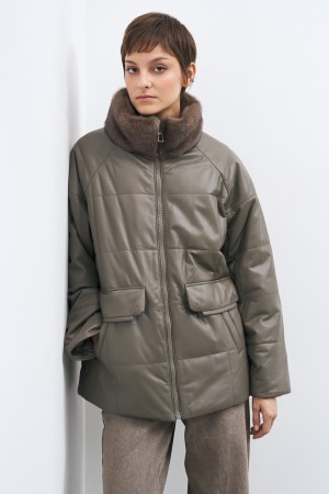 утепленная куртка из натуральной кожи фотография