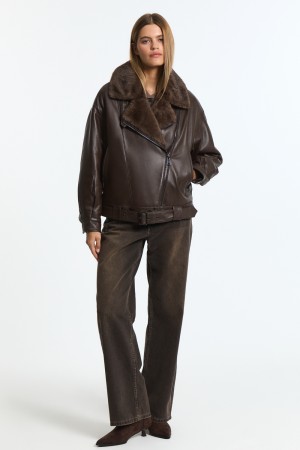 утепленная куртка из натуральной кожи фотография