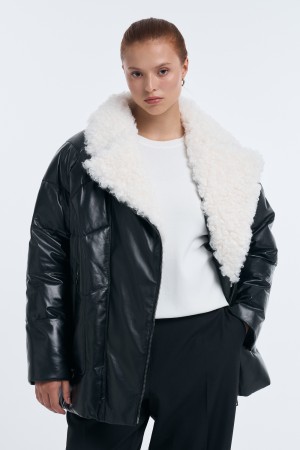 утепленная куртка из натуральной кожи фотография