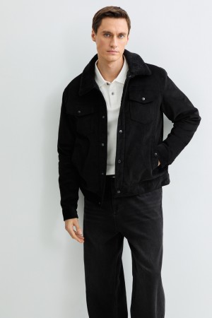 утепленная куртка из вельвета фотография