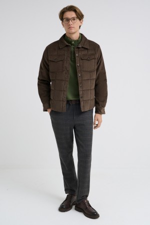 утепленная куртка из вельветовой ткани фотография