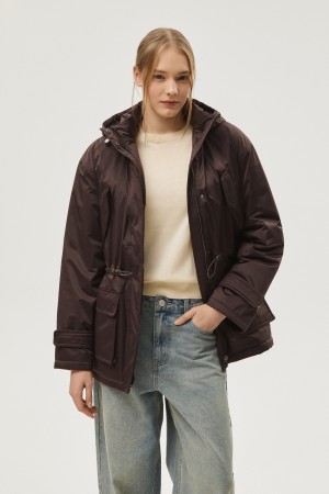 утепленная куртка с капюшоном фотография