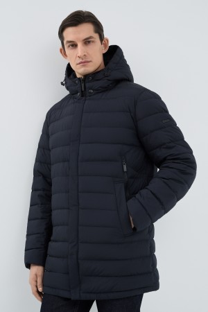 утепленная куртка с капюшоном фотография