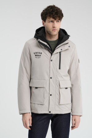 утепленная куртка с капюшоном фотография