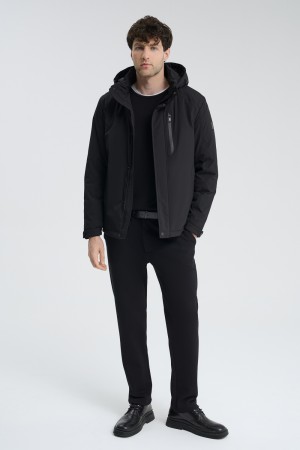 утепленная куртка с капюшоном фотография