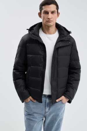 утепленная куртка с капюшоном фотография