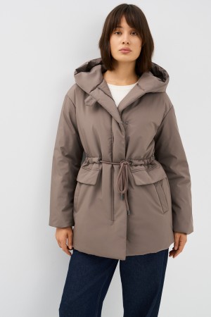 утепленная куртка с капюшоном фотография