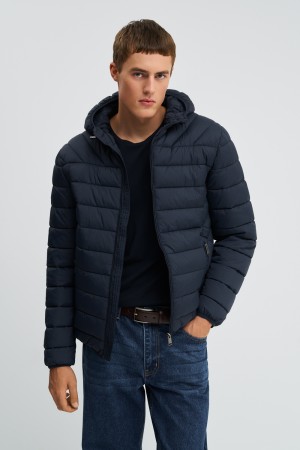 утепленная куртка с капюшоном фотография