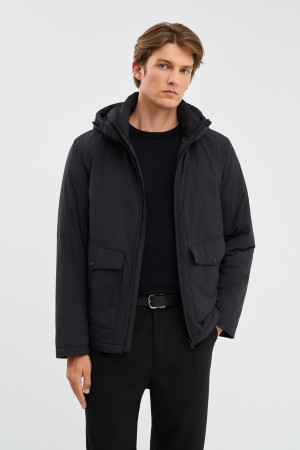 утепленная куртка с капюшоном фотография