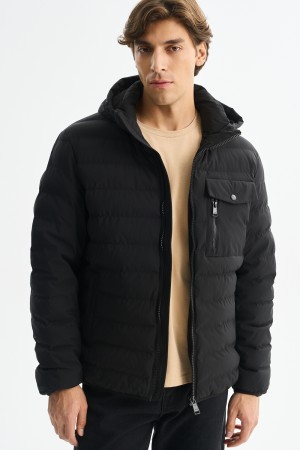 утепленная куртка с капюшоном фотография