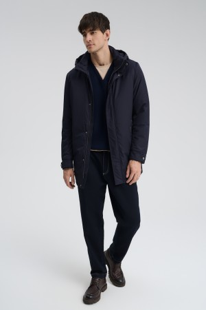 утепленная куртка с капюшоном фотография