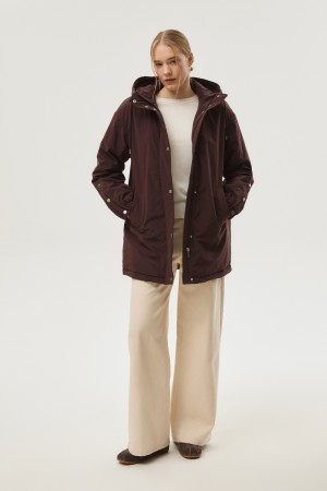 утепленная куртка с капюшоном фотография