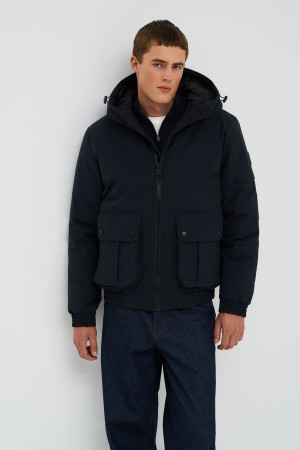 утепленная куртка с капюшоном фотография