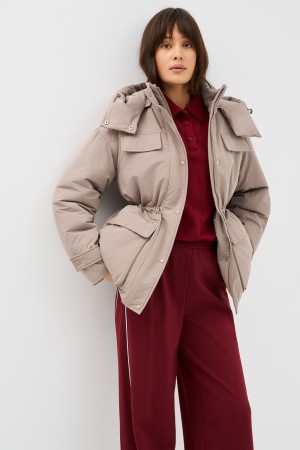 утепленная куртка с капюшоном фотография