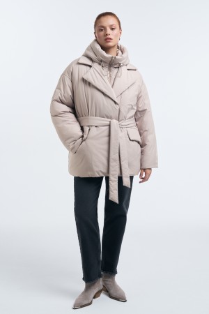 утепленная куртка с поясом фотография