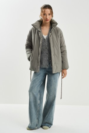 утепленная куртка с поясом фотография