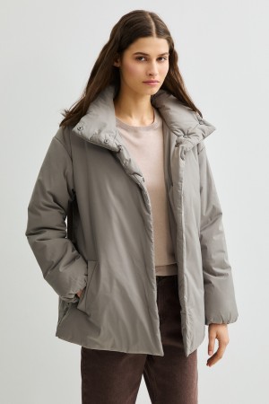 утепленная куртка с поясом фотография