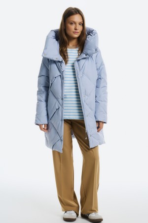 утепленная стеганая куртка с капюшоном фотография