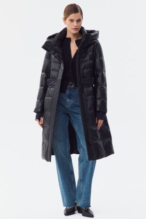 утепленное кожаное пальто с капюшоном фотография