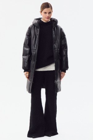 утепленное кожаное пальто с капюшоном фотография