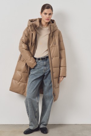 утепленное кожаное пальто с капюшоном фотография