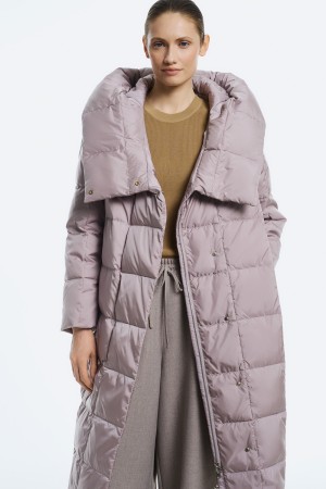 утепленное пальто с капюшоном фотография