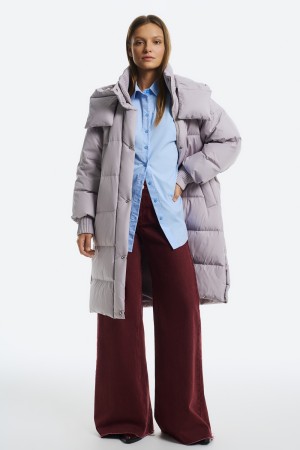 утепленное пальто с капюшоном фотография