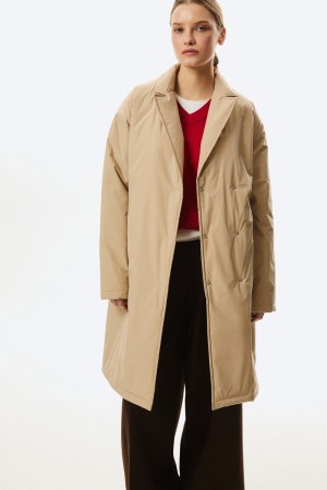 утепленное пальто с поясом фотография