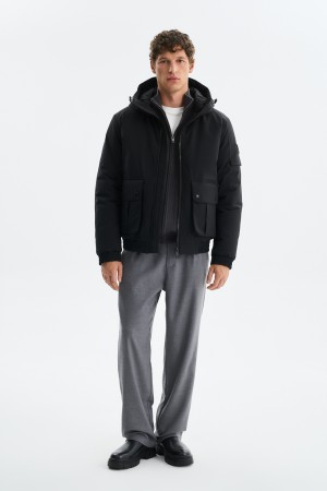 утепленный бомбер с капюшоном фотография