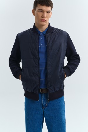 утепленный бомбер фотография