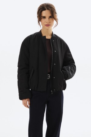 утепленный бомбер фотография