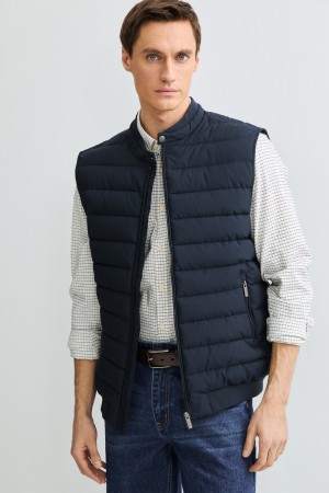 утепленный жилет фотография