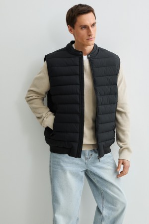 утепленный жилет фотография