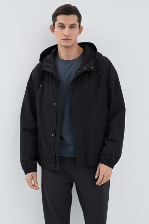 ветровка с капюшоном фотография